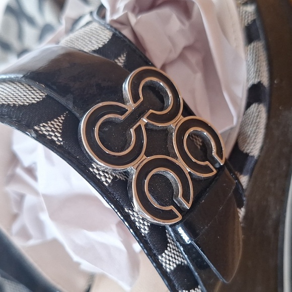 Coach Black Gypsy Signature Patent Wedge Thong Sandals 10b - Picture 11 of 13
